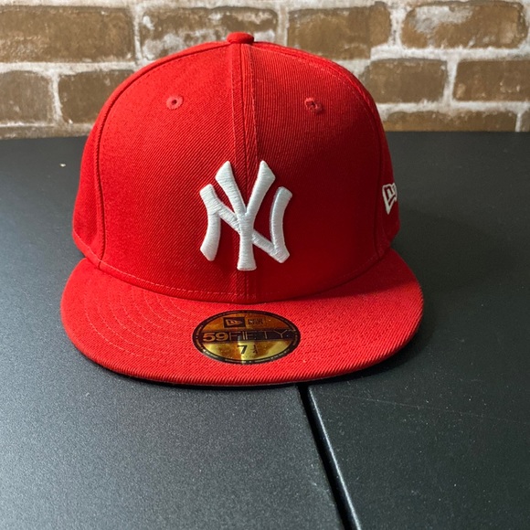 New Era Other - Red fitted Yankees hat